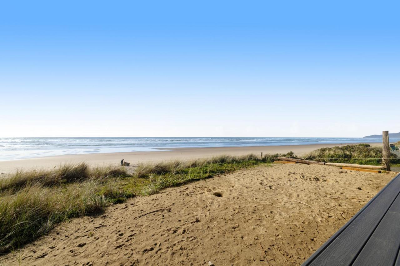 Ace'S Beach House Rockaway Beach Exterior photo